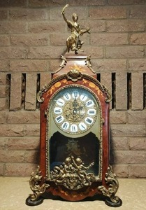 lot 1 image: Victorian Style Mantel Clock