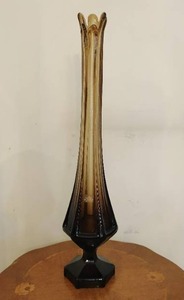 lot 8 image: Vintage Viking Stretch Glass Vase
