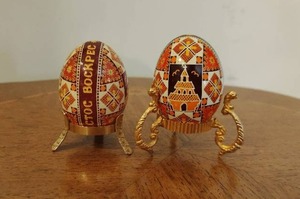 lot 9 image: Pair of Ukrainian Hand Painted Eggs with Stands.