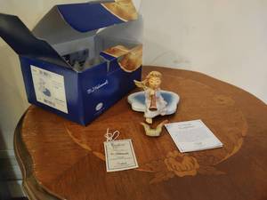 lot 16 image: Heavenly Time Hummel by Goebel