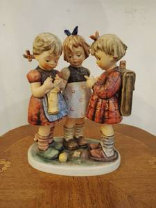 lot 21 image: School Girls Hummel by Goebel