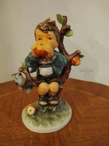 lot 109 image: An Apple A Day Hummel by Goebel