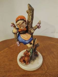 lot 110 image: Out of Danger Hummel by Goebel