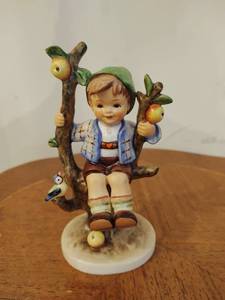 lot 111 image: Apple Tree Boy Hummel by Goebel