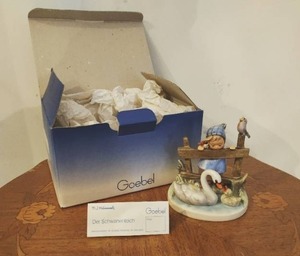 lot 115 image: Feathered Friends Hummel by Goebel