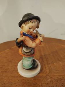 lot 116 image: Little Fiddler Hummel by Goebel
