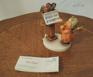 lot 120 image: Bird Duet Hummel by Goebel