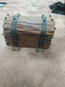 lot 248 image: Small Wooden Chest