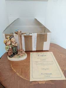 lot 123 image: Crossroads Hummel by Goebel