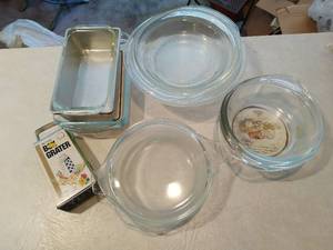 lot 155 image: Baking Dishes