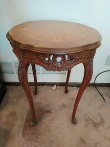 lot 157 image: Accent Table