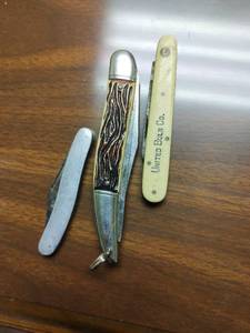 lot 88 image: Straight Razors