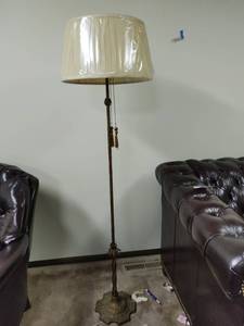 lot 96 image: Vintage Floor Lamp