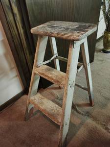 lot 202 image: Contents Of Closet