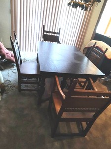 lot 203 image: Lite-Time Expanding Table with Chairs