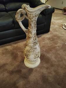 lot 214 image: Large Vase Dcor Statue