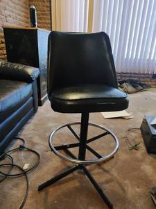 lot 219 image: Admiral Barstool