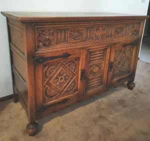 lot 220 image: Vintage Buffett