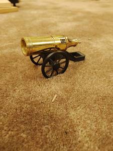 lot 233 image: Vintage Cannon Lighter