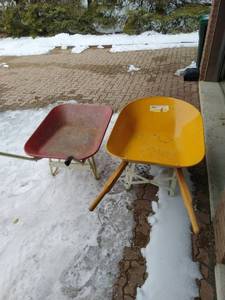 lot 405 image: Wheelbarrows
