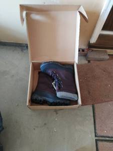 lot 408 image: Columbia Boots