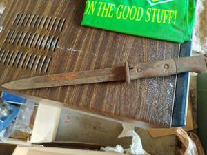 lot 411 image: Bayonet