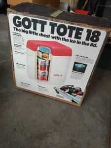 lot 412 image: Gott Tote