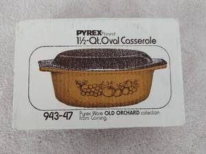 lot 197 image: Pyrex 1 12 Qt Oval Casserole Dish
