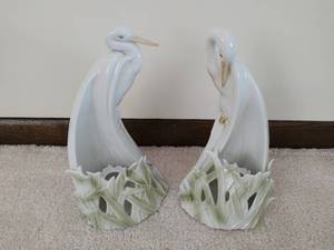 lot 310 image: Two Vintage Fitz and Floyd Bird Candlestick Holders