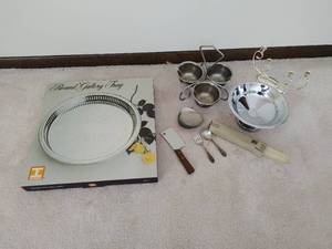 lot 318 image: Collection of Entertaining Items