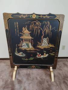 lot 335 image: Large Asian Style Dcor