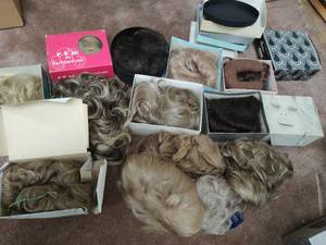 lot 279 image: Wigs