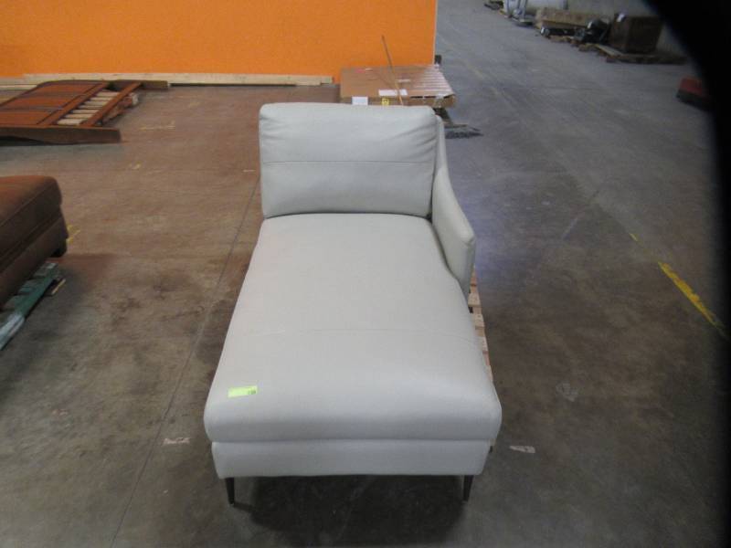 lot 107 image: Abbyson Furniture Cordelia RAF Chaise Part Of  Leather Sectional (Chaise Only)