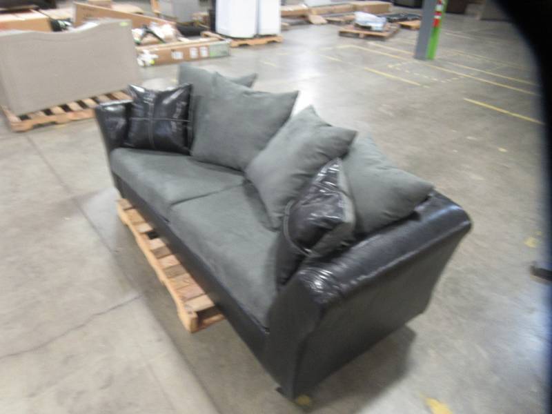 lot 114 image: Chelsea Home Gamma 85 Flared Arm Sofa (Missing One Foot Needs Cleaning) Model CHFC2279