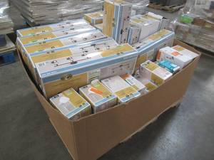 lot 218 image: Pallet of Mixed Track Lights and Track Light Heads.
