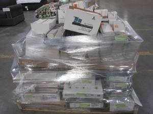 lot 226 image: MIXED PALLET (Approximately 1050 Pieces) OF PORCELAIN AND VINYL WALL AND FLOOR TILE
