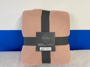 lot 1 image: THRESHOLD SWEATER KNIT BLANKET
