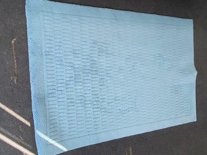 lot 108 image: LARGE BLUE AREA RUG 5FT X 7FT