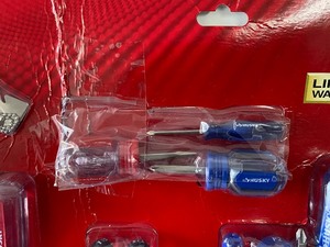 lot 87 image: HUSKY SCREWDRIVER SET