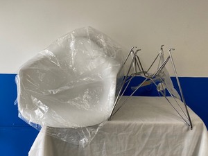 lot 114 image: WHITE MODERN BUCKET CHAIR