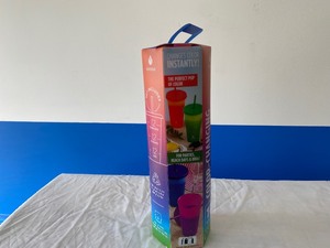 lot 42 image: COLOR CHANGING REUSABLE TUMBLERS WITH STRAW SET