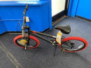 lot 120 image: RED AND BLACK BMX STYLE BIKE
