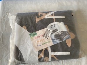 lot 126 image: LOUIS VUITTON DUVET SET, DUVET AND PILLOWCASES KING SIZE