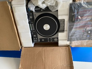 lot 128 image: STANTON C.324 DJ PLAYER
