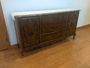Beautiful Wood Bassett Furniture Co. Buffet - 60 Wide x 18 Deep x 32 Tall - CONTENTS NOT INCLUDED - Please bring help to remove - This is located at ground level with no stairs - NO SHIPPING ON THIS AUCTION
