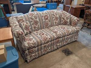 Mastercraft of Omaha Loveseat  Hide-a-Bed, Loveseat is on Wheels, moves easily - Good Condition, very clean - About 70 Long - NO SHIPPING