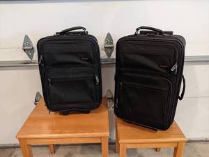 LURO 2-Piece Set of Rolling Luggage (Black) Good Condition - NO SHIPPING