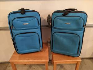 Leisure  Embark 3-Piece Set of Rolling Luggage (Blue) Good Condition, Larger one is dirty on the front (dust) See Pictures - NO SHIPPING