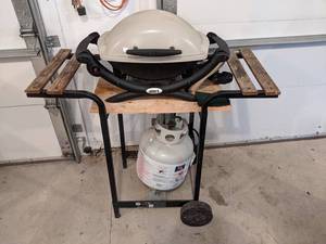 Weber Gas Grill - Includes 20# Propane Tank (Feels half full or better) - NO SHIPPING