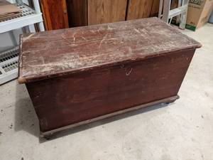Vintage Cedar Wood Chest on Wheels w Afghans, New King Sheet Set and More - Measures 41 x 21 x 20 - Please bring help to remove - This is located in the Attached Garage - NO SHIPPING ON THIS AUCTION